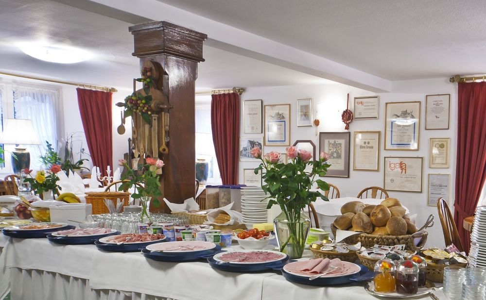 Hotel Goldener Sternen Констанц Екстериор снимка