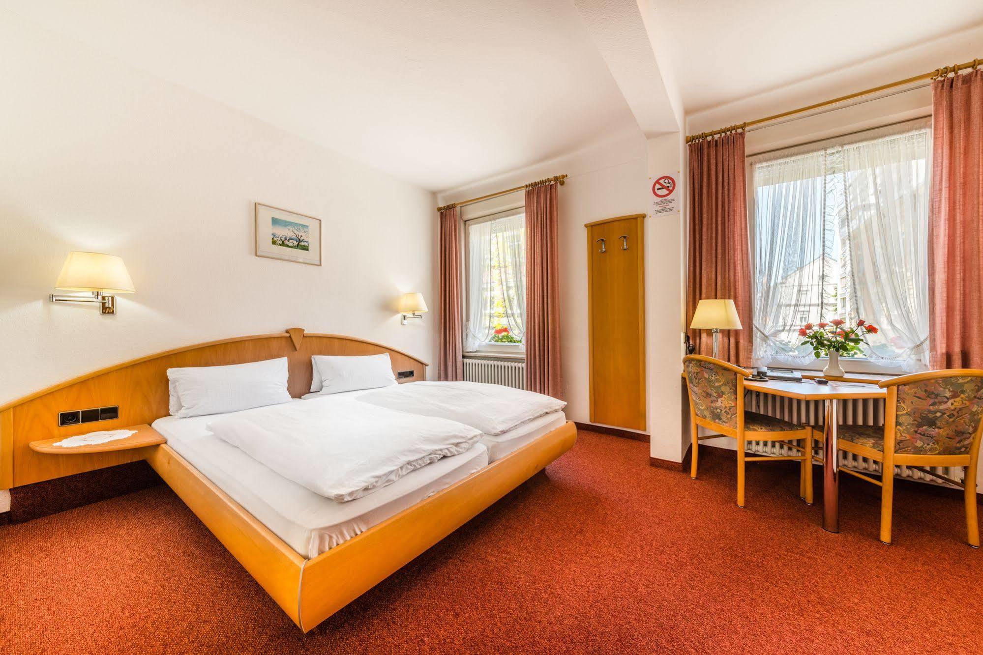 Hotel Goldener Sternen Констанц Екстериор снимка