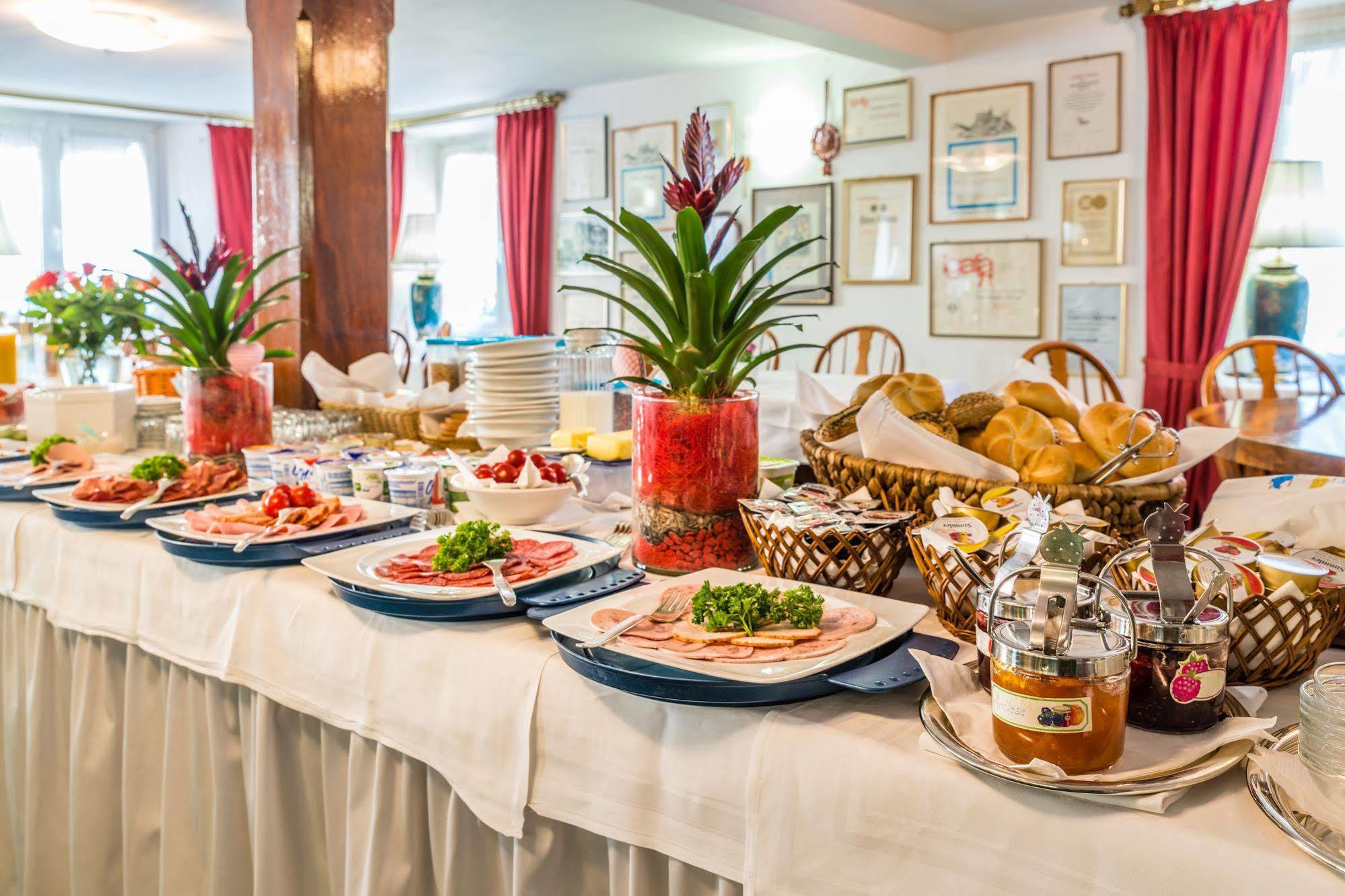 Hotel Goldener Sternen Констанц Екстериор снимка