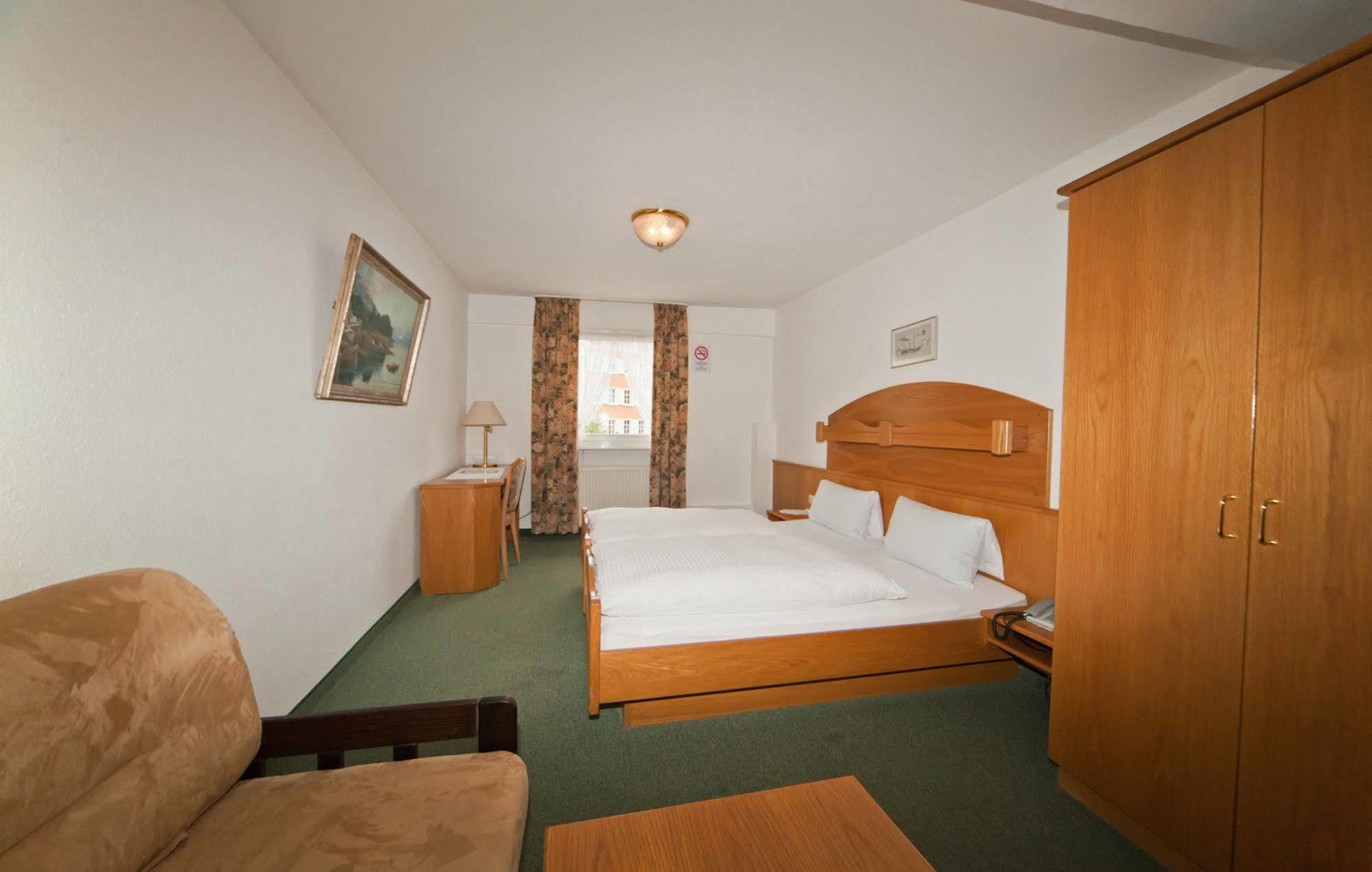Hotel Goldener Sternen Констанц Екстериор снимка